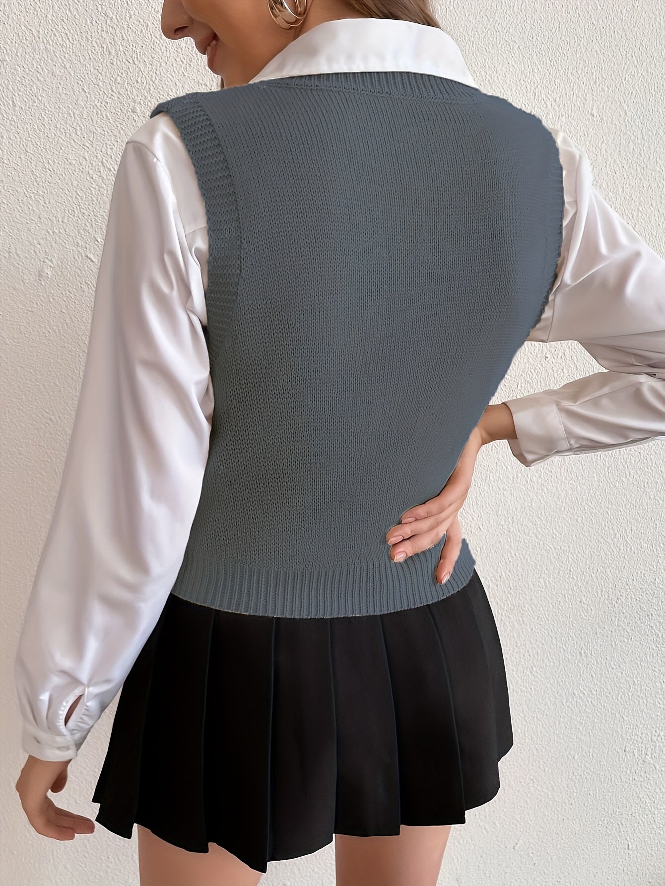 Effortless Cable Knit Sweater Vest for Women with V Neck Sleeveless Cropped Preppy Style