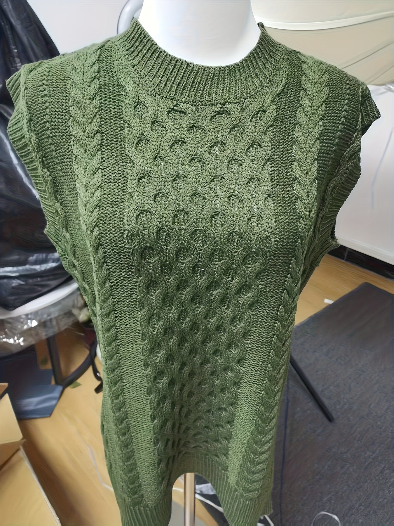 Comfortable Cable Knit Sweater Vest for Women with Crew Neck Sleeveless Oversized Relaxed Style
