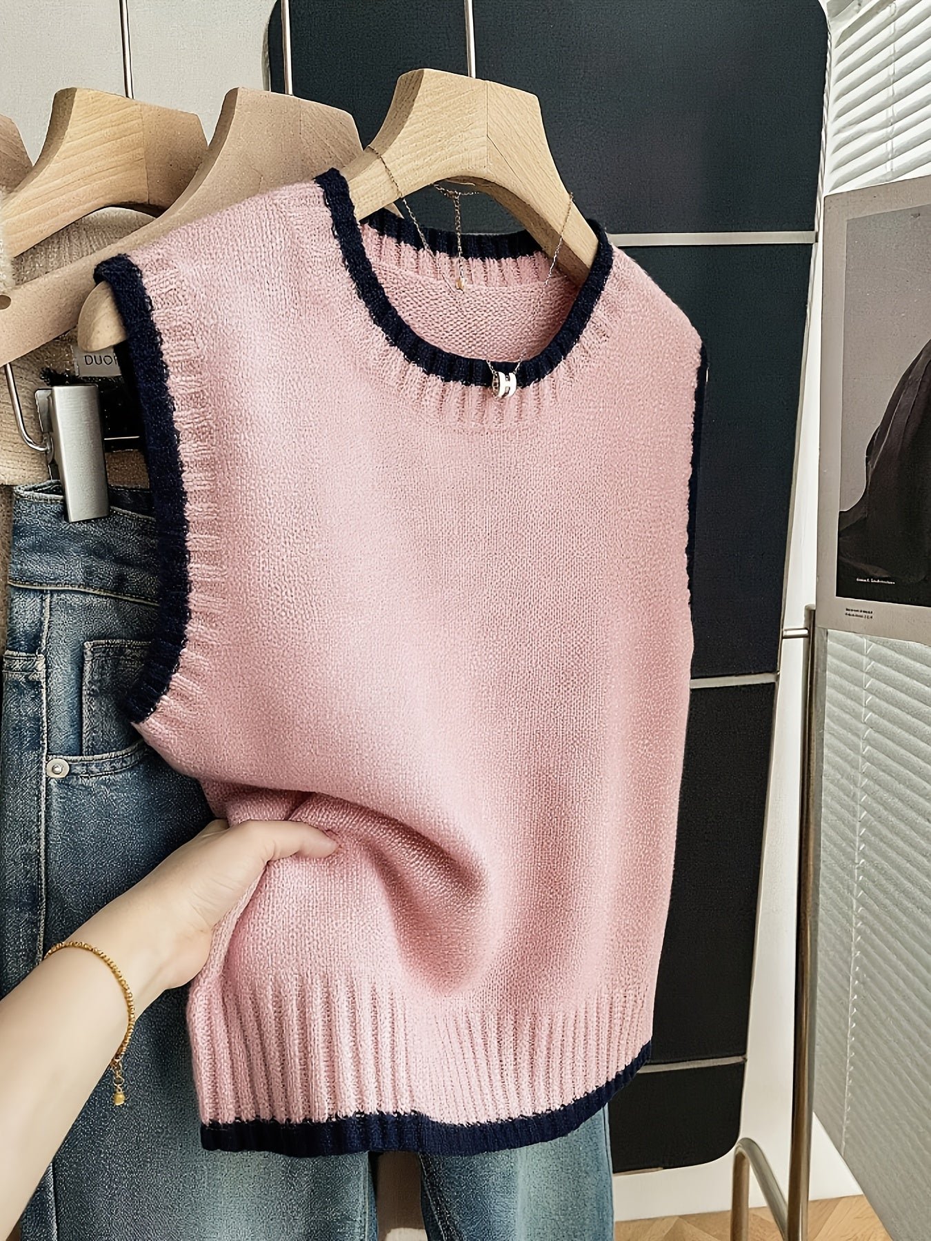 Comfortable Contrast Trim Sweater Vest for Women with Crew Neck Sleeveless Ribbed Knit Style