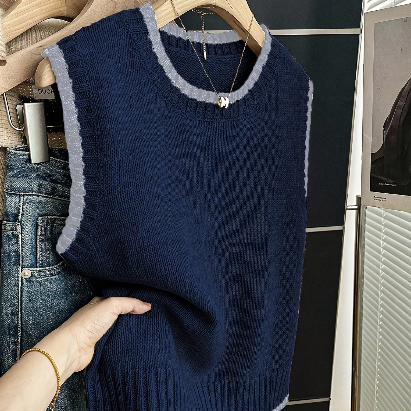 Comfortable Contrast Trim Sweater Vest for Women with Crew Neck Sleeveless Ribbed Knit Style