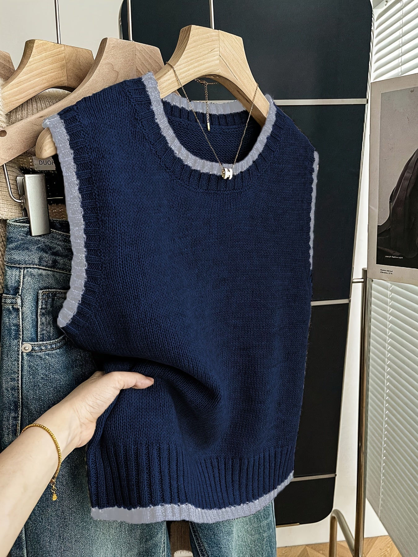 Comfortable Contrast Trim Sweater Vest for Women with Crew Neck Sleeveless Ribbed Knit Style