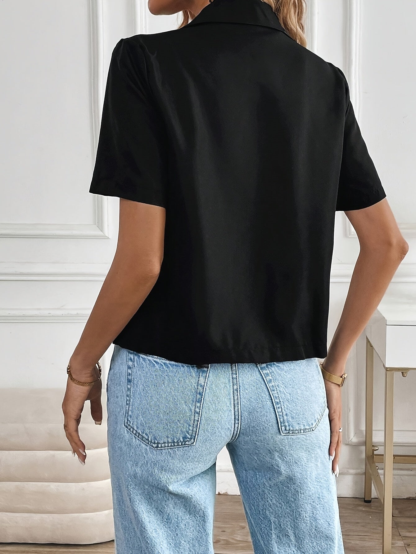 Elegant Cropped Blazer for Women with Notch Lapel Short Sleeve Button Front Relaxed Style