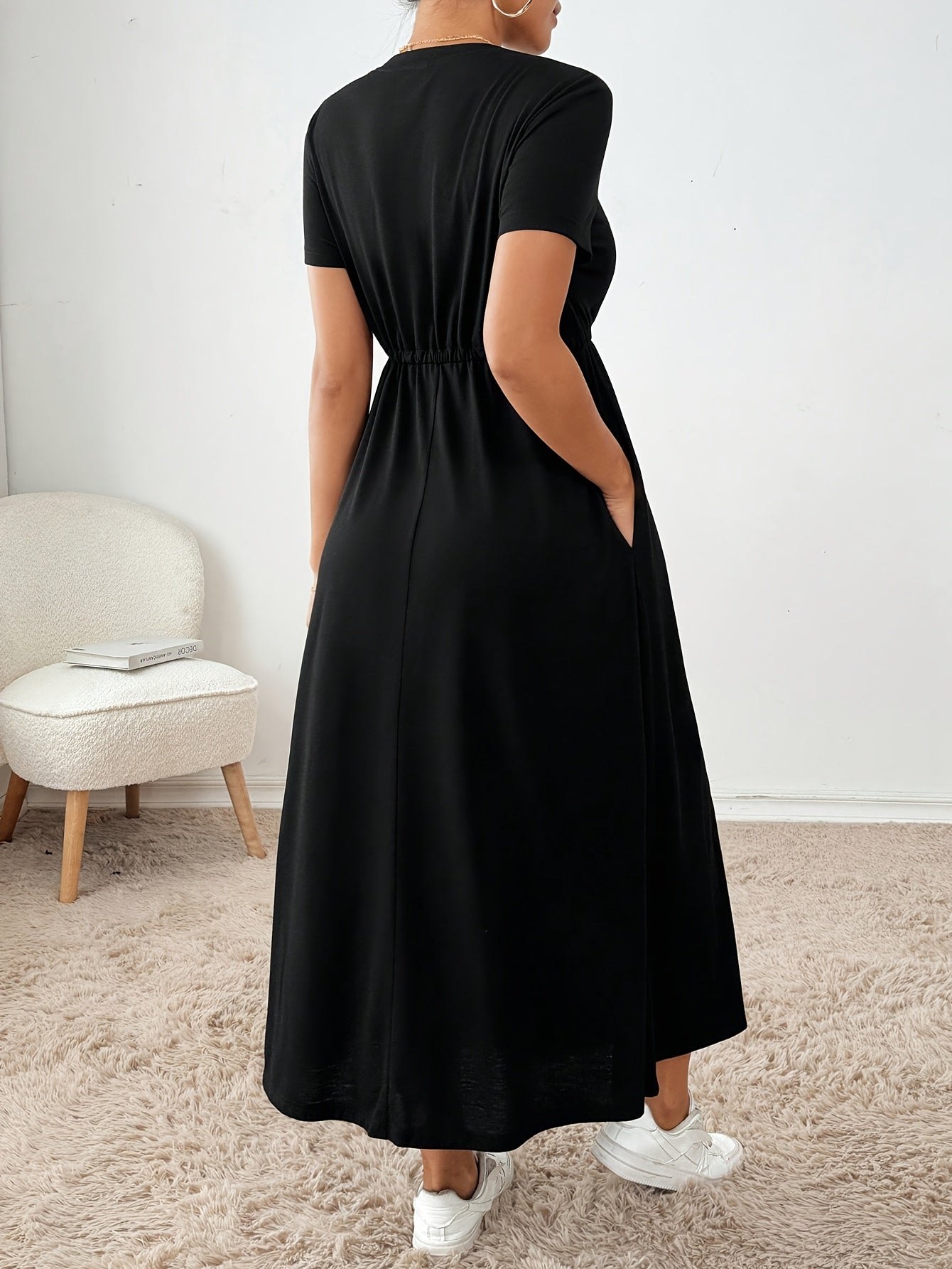 Effortless Drawstring Waist Maxi Dress for Women with Round Neck Short Sleeve Relaxed Flowing Pocket Style