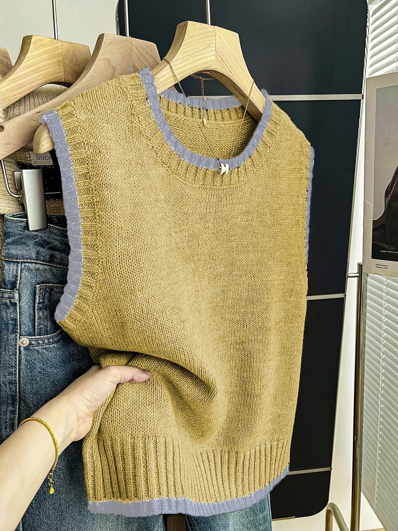 Comfortable Contrast Trim Sweater Vest for Women with Crew Neck Sleeveless Ribbed Knit Style