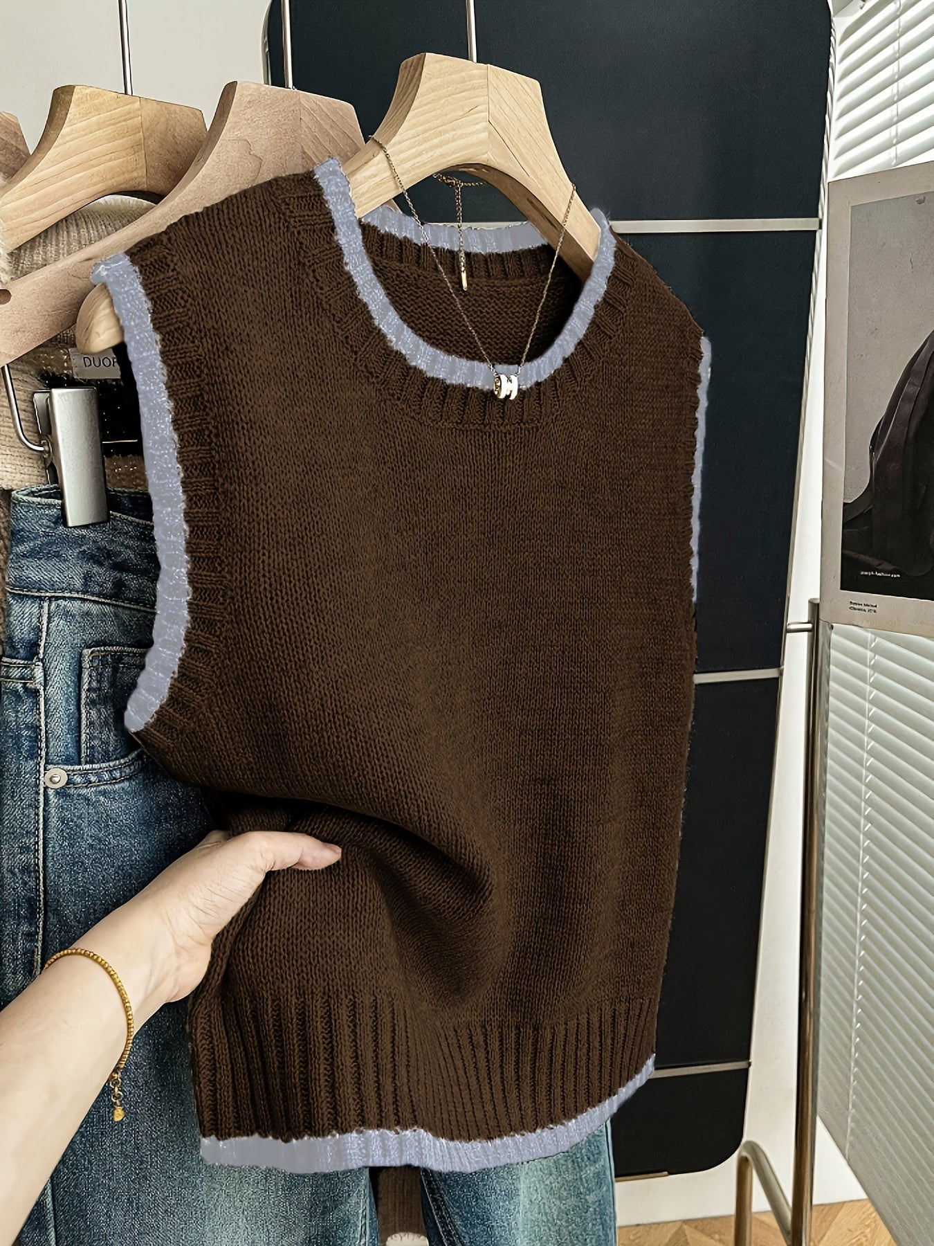 Comfortable Contrast Trim Sweater Vest for Women with Crew Neck Sleeveless Ribbed Knit Style