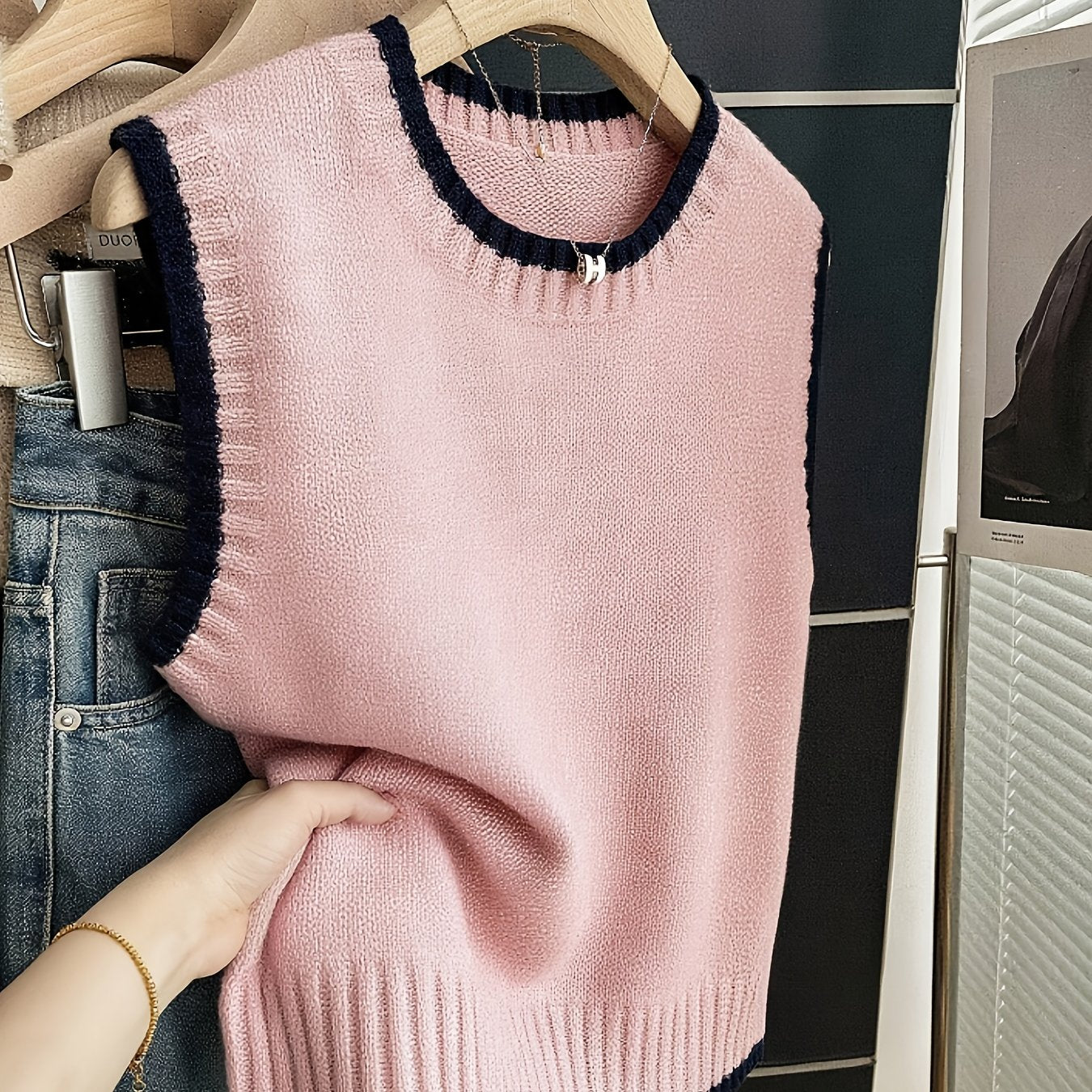 Comfortable Contrast Trim Sweater Vest for Women with Crew Neck Sleeveless Ribbed Knit Style