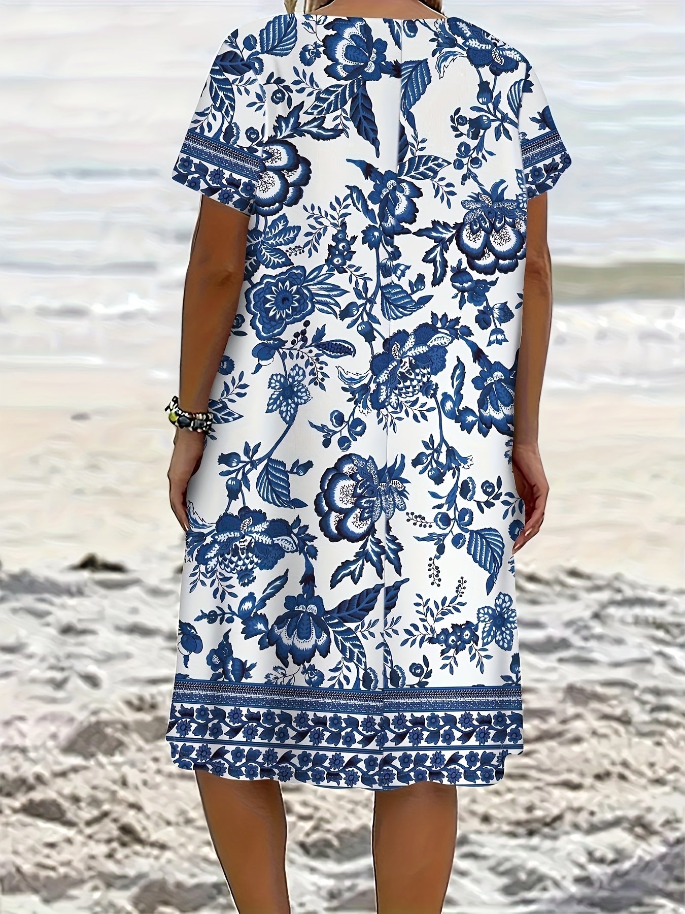 Effortless Blue Floral Midi Dress for Women with Round Neck Short Sleeve Relaxed Pocket Bohemian Style