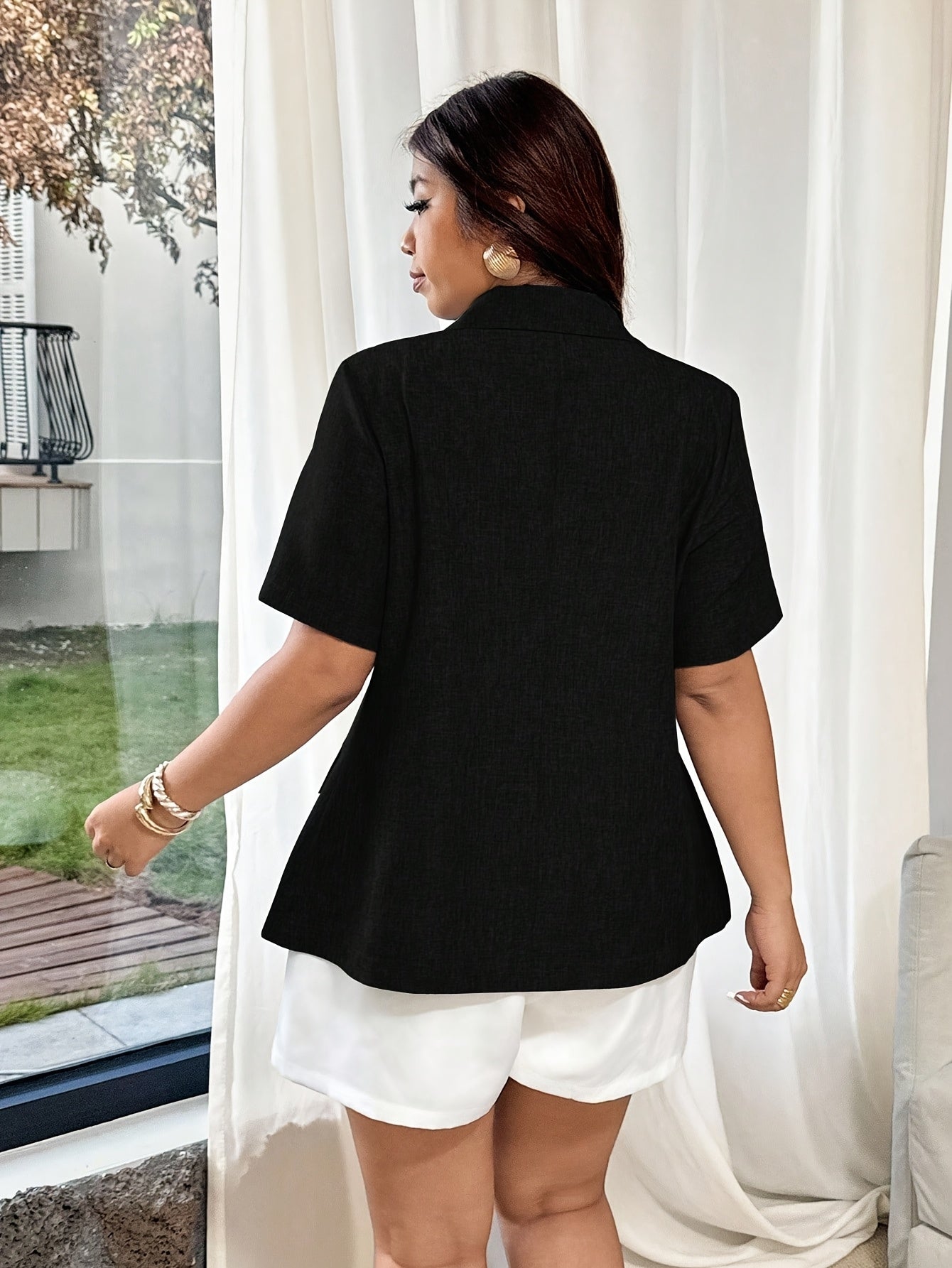 Elegant Textured Suit Jacket for Women with Notched Collar Short Sleeve Button Front Tailored Style